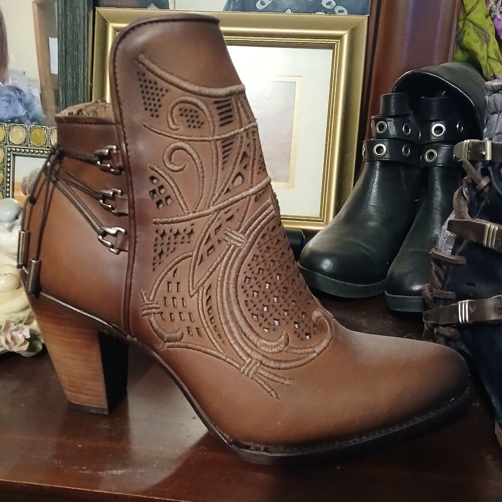 Womens Cuadra boots